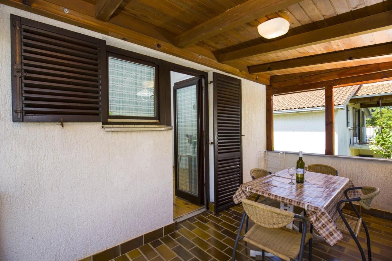 Apartment Vili Пинезичи Экстерьер фото