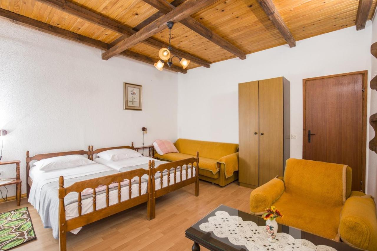Apartment Vili Пинезичи Экстерьер фото