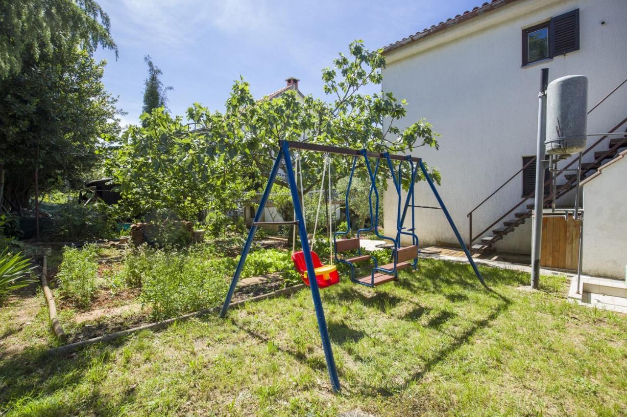 Apartment Vili Пинезичи Экстерьер фото