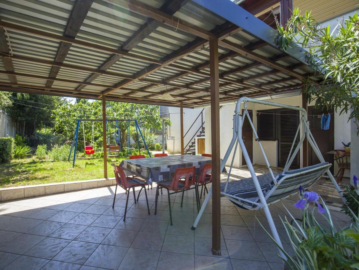 Apartment Vili Пинезичи Экстерьер фото